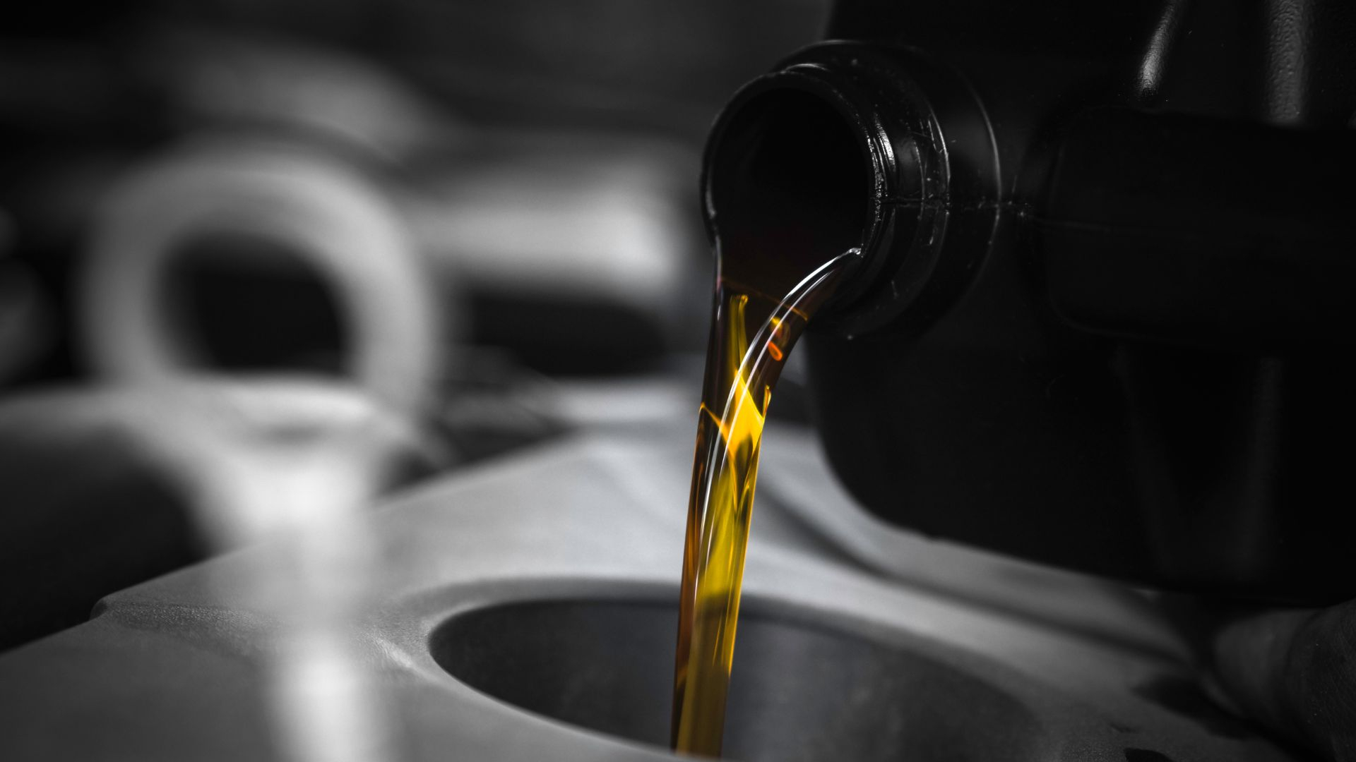 Контрафактное масло является самой частой причиной поломки двигателя в авто