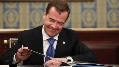 Медведев угрожает G7 о разрыве зерновой сделки, если экспорт товаров первой необходимости в Россию запретят