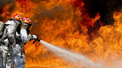 В Краснодарском крае загорелся резервуар с горючим на площади 1,2 тыс. кв. м