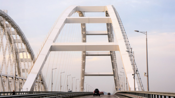 Крымский мост закрыли из-за проведения учений