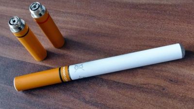 Врачи рассказали, что электронные сигареты не помогут отказаться от курения
