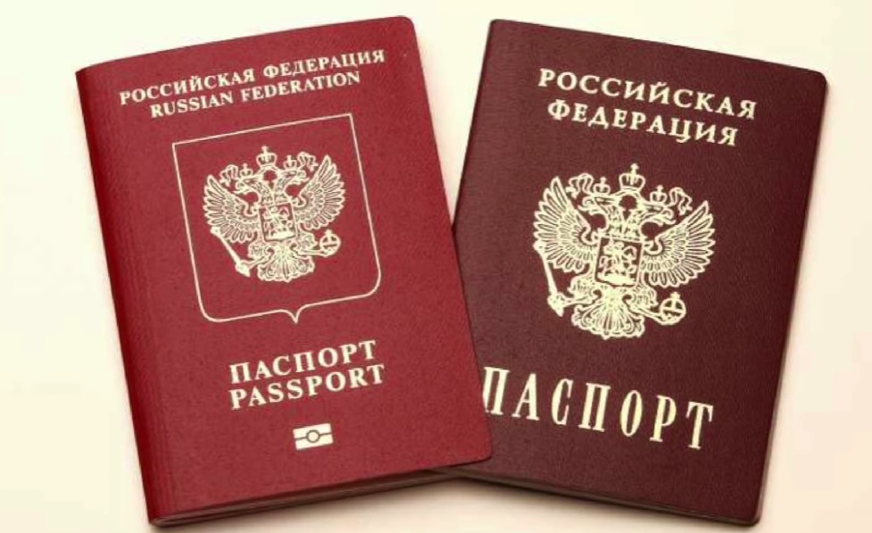 В России возобновляют прием документов на выдачу загранпаспортов