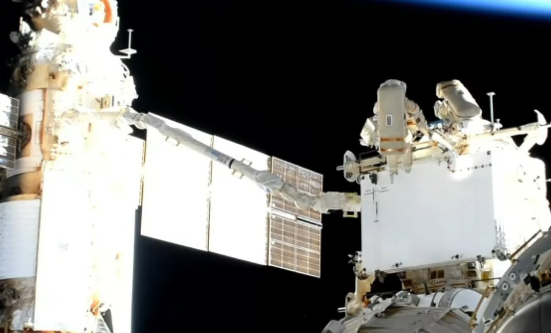 Российский экипаж МКС проводит эксперимент для борьбы с опасной лунной пылью