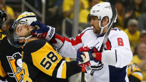 Беттмэн: Игроки НХЛ не будут надевать радужные свитера на тренировках