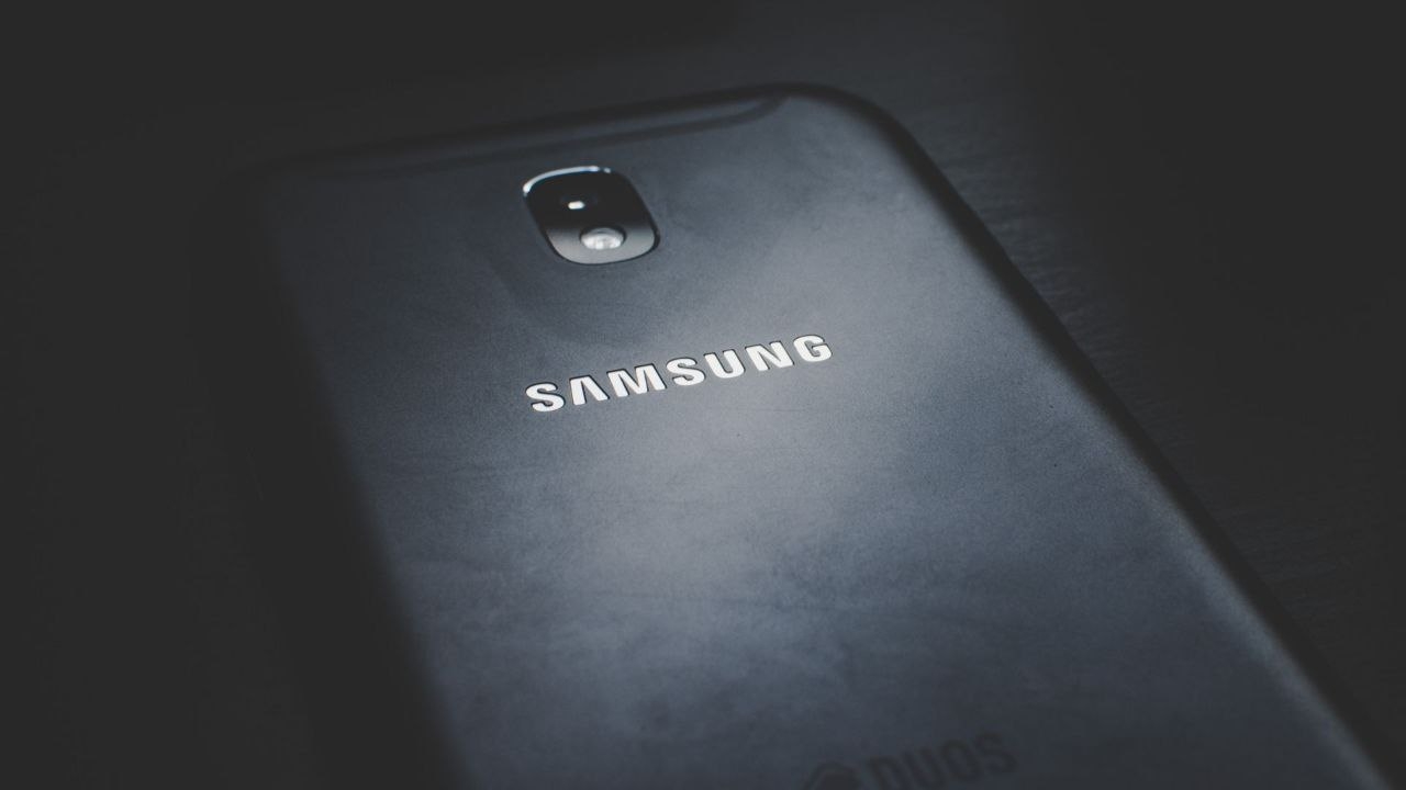 В России хотят запретить параллельный импорт смартфонов Samsung и LG