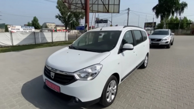 В России стартовали продажи компактвэна Renault Logdy