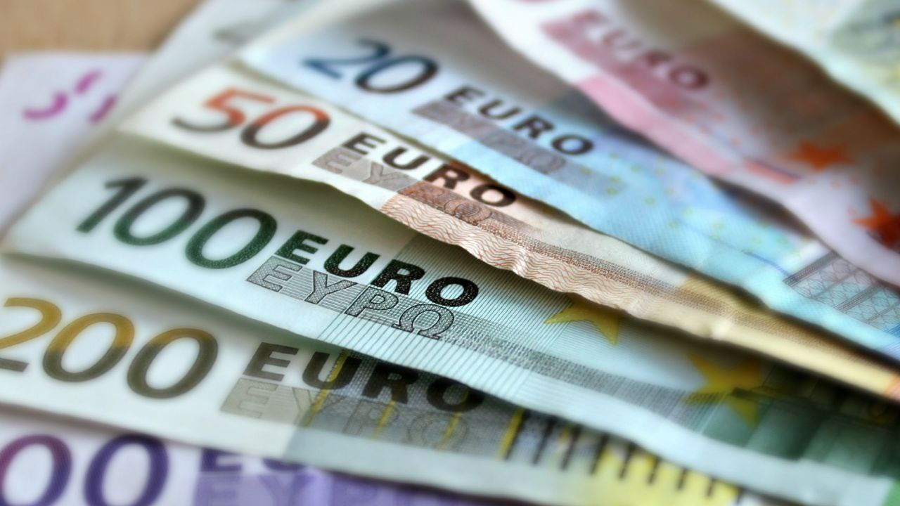 С 3 июля Райффайзенбанк ограничит переводы евро в Россию