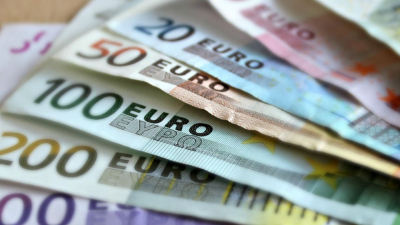 Курс евро поднялся до 102 рублей на Мосбирже