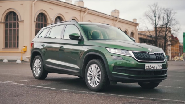 Гигантский экран и передачи на рулевом колесе: Skoda показала новый Kodiaq 