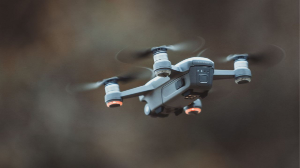 “Стаи” дронов могут искать пропавших людей при помощи сотовой связи 