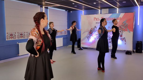 Международный фестиваль «Русь танцевальная» соединил по видеосвязи несколько сотен коллективов