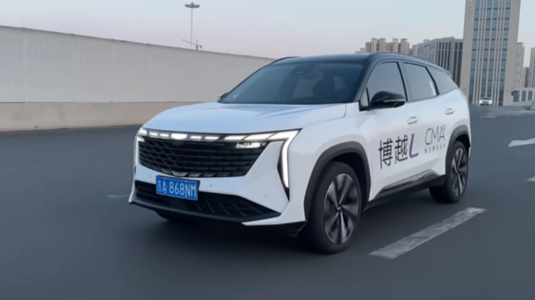 Сотни светодиодов и автопилот: чем интересен новый Geely Atlas 