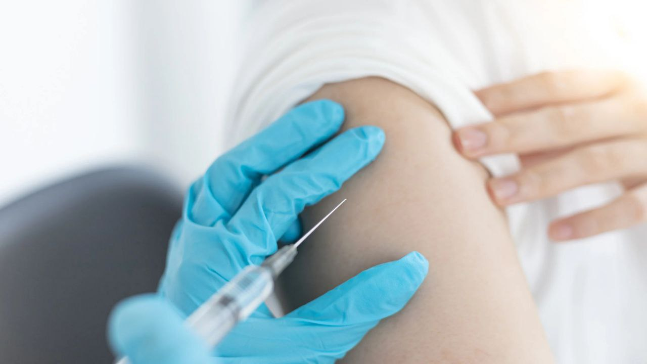 Минздрав считает, что массовая вакцинация от ковида в России больше не нужна
