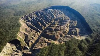 «Якутия превратится в тропики?»: Крупнейший в мире кратер вечной мерзлоты начал таять