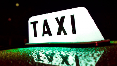 Цены на такси стоят 32 рубля 50 копеек за километр. Такого не было целых 10 лет