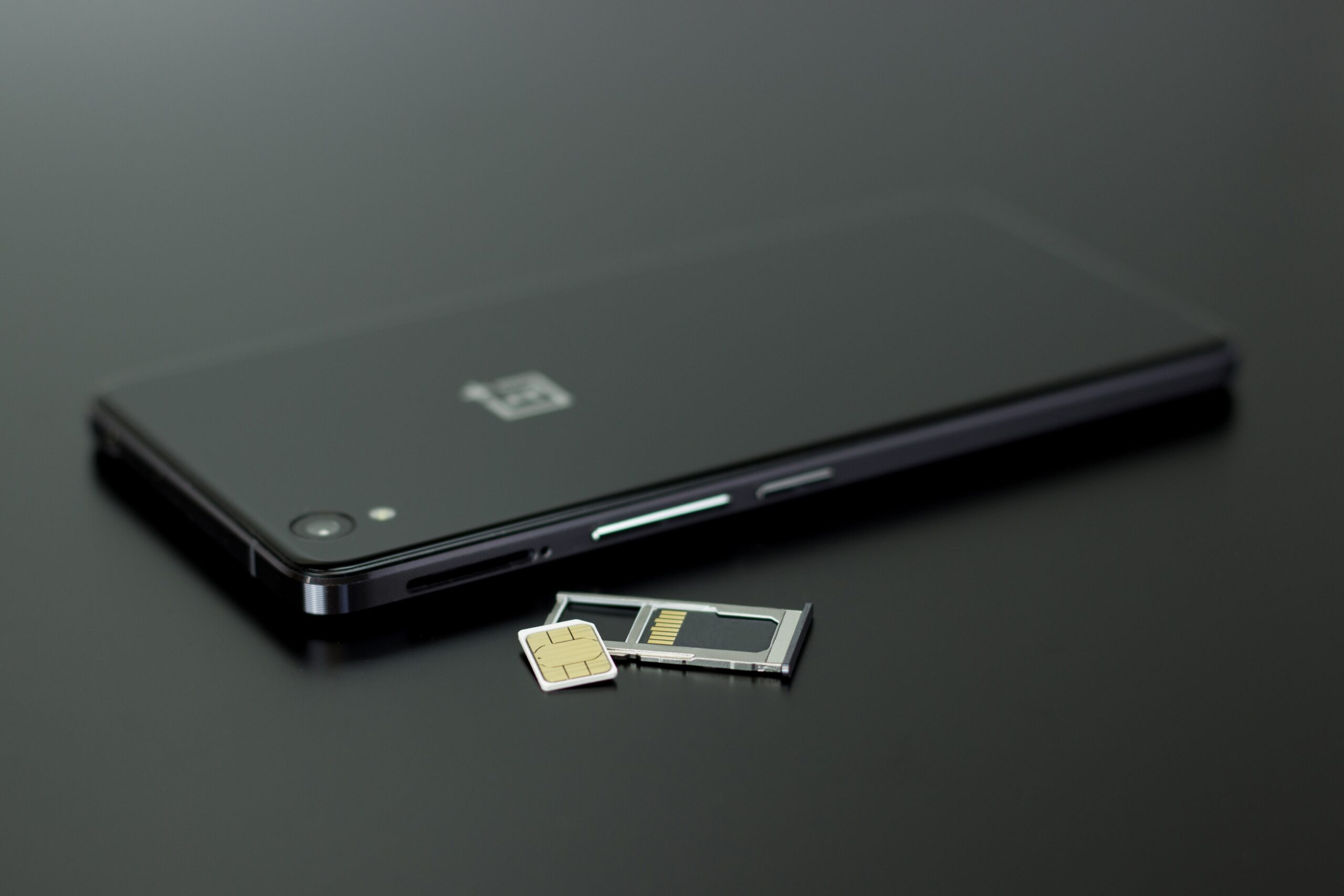 Один номер на две SIM-карты: помощь мошенникам или технологии будущего?
