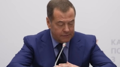 Медведев посоветовал оставить надежду на примирение с западными странами