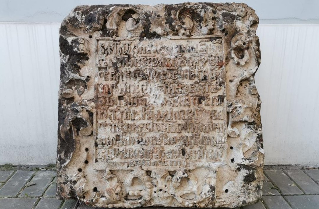 Чудо для Чудотворца: нашлась надгробная плита с некрополя утраченной церкви