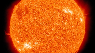 Мощные вспышки на Солнце: что это значит для нашей планеты?