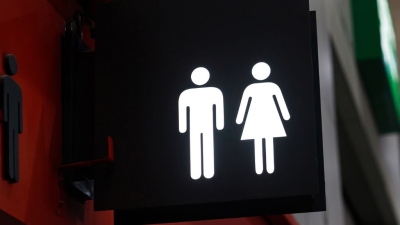 Студенты из США бастуют из-за удаления тампонов из мужских туалетов