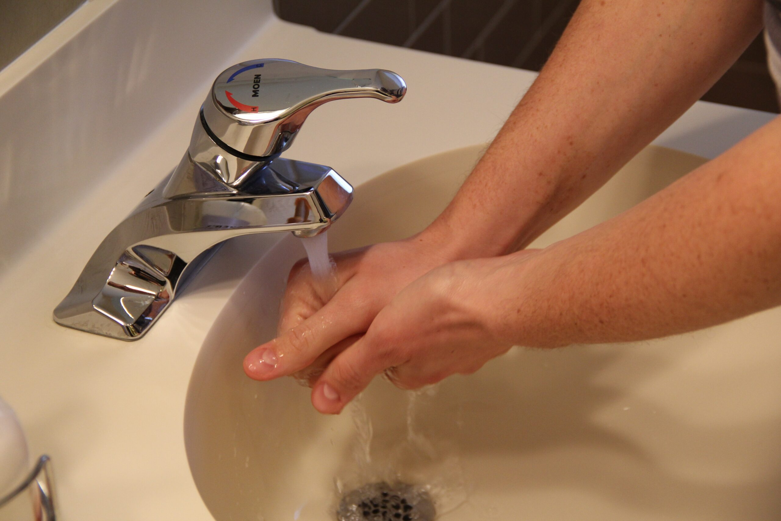 Как правильно мыть руки, чтобы не подхватить ни один из коронавирусов?