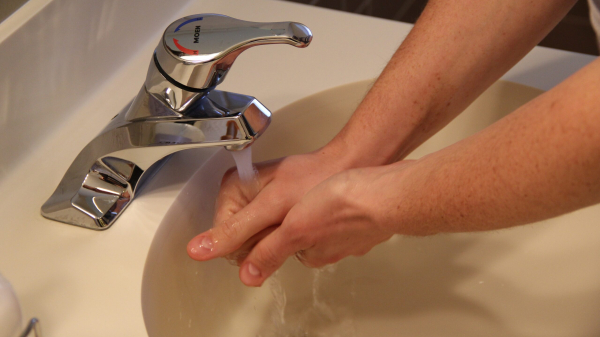 Как правильно мыть руки, чтобы не подхватить ни один из коронавирусов?