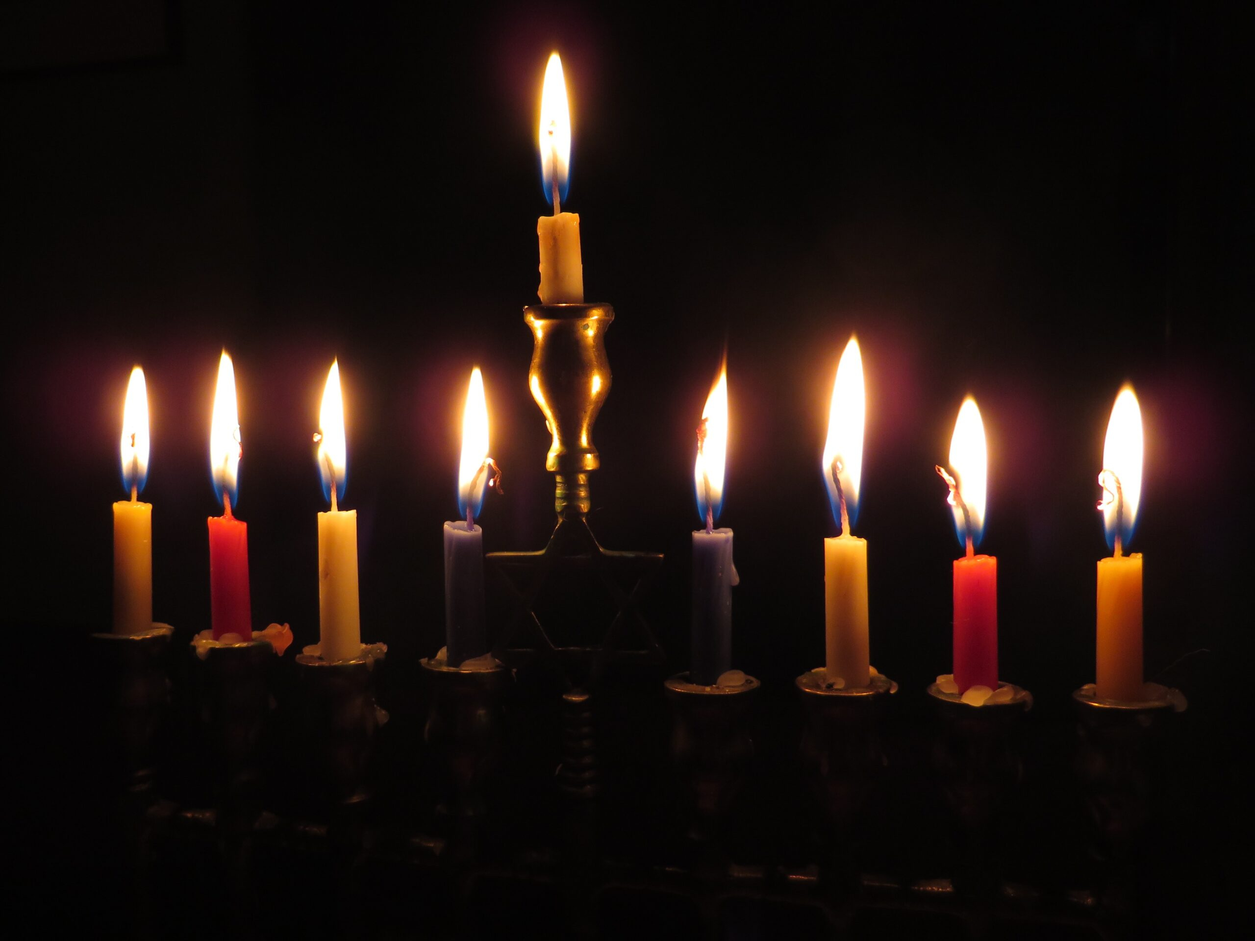 Общие правила зажжения свечей в храмах: что нужно знать верующим