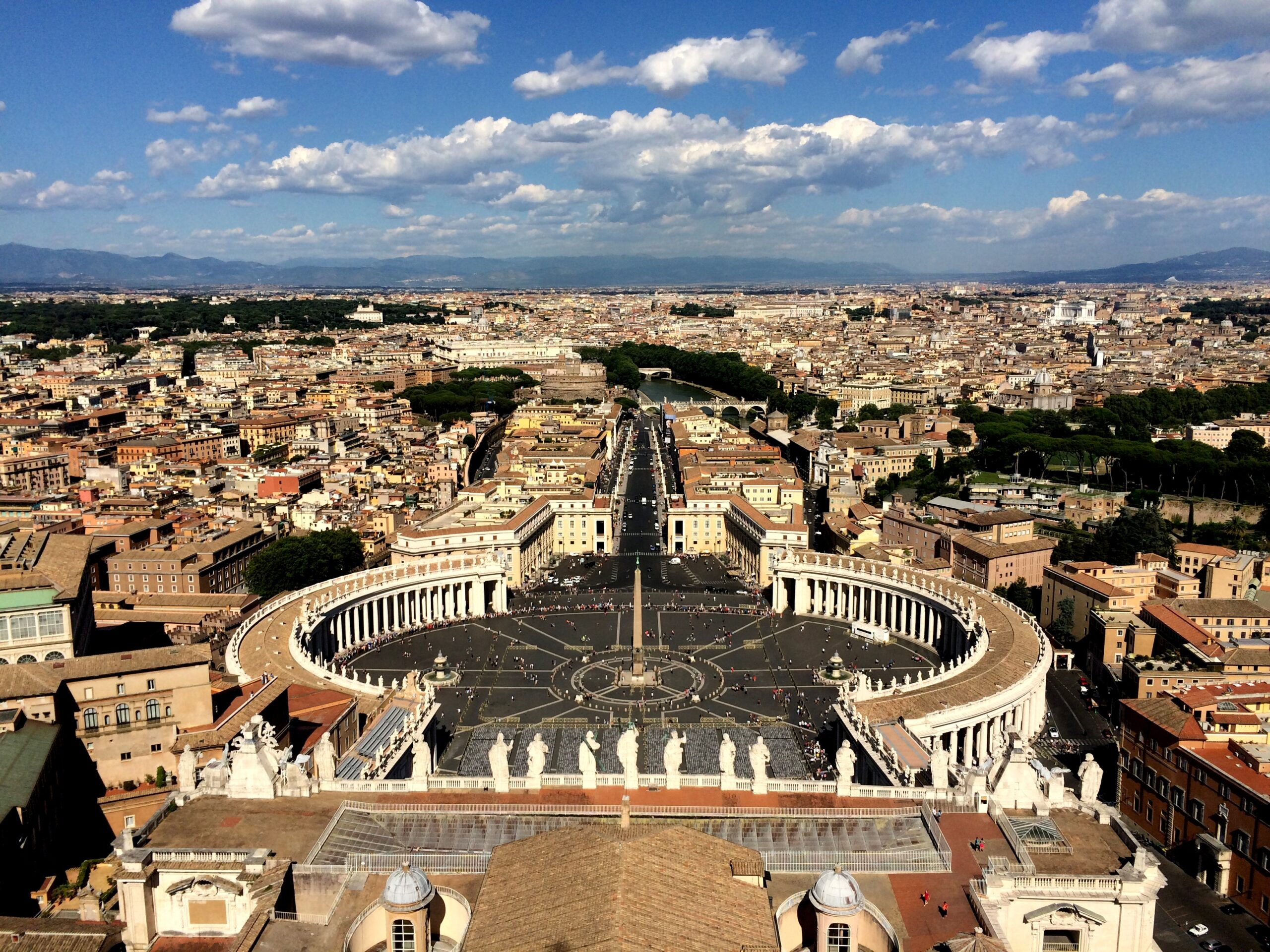 «Сенсаций.Нет» рассказали, действительно ли Ватикан стал лояльнее к ЛГБТ