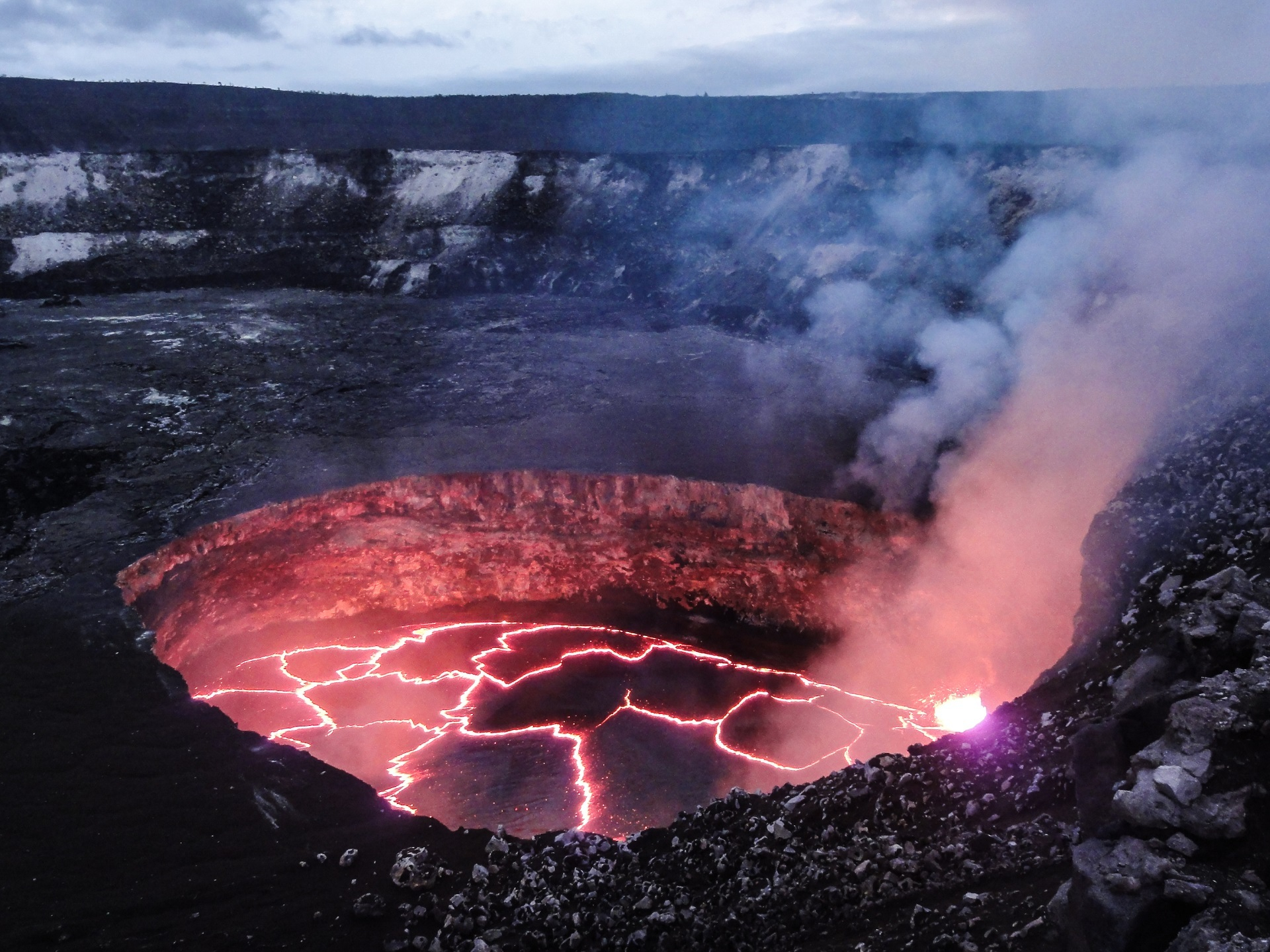 Спавший 600 тысяч лет Йеллоустонский вулкан в США начинает пробуждаться