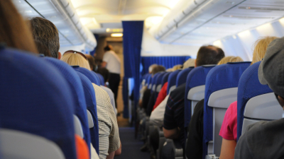 Перенервничавшая пассажирка самолета заставила всех на борту поверить в дьявола