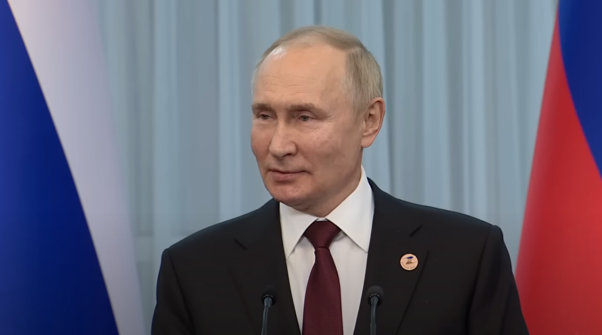 Путин проявил неожиданное поведение во время визита в Катынь с польским премьером
