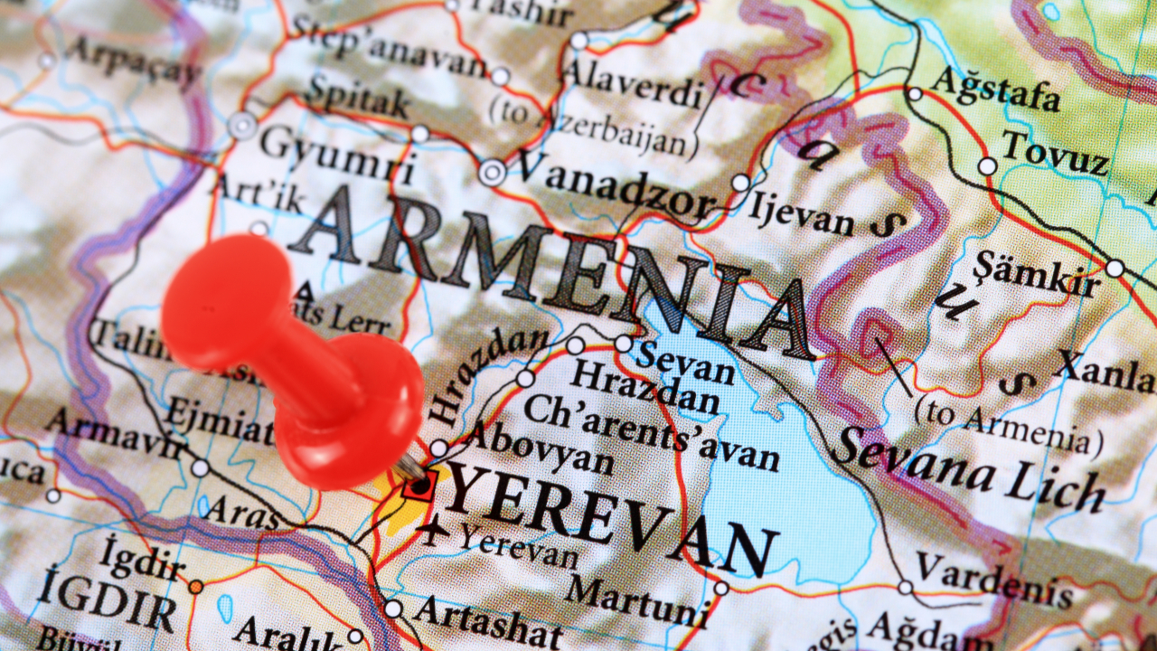 Пашинян совершил «удар в спину» Путину, заявив о смене стратегии Армении