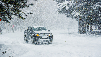 Эксперт назвал вещи, которые должны быть в автомобиле для безопасного вождения зимой