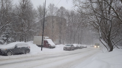 Интенсивный снегопад в Москве вызвал серьезные пробки на дорогах