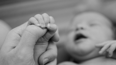 Ученые рассказали, как может влиять рождение при помощи кесарева на здоровье ребенка