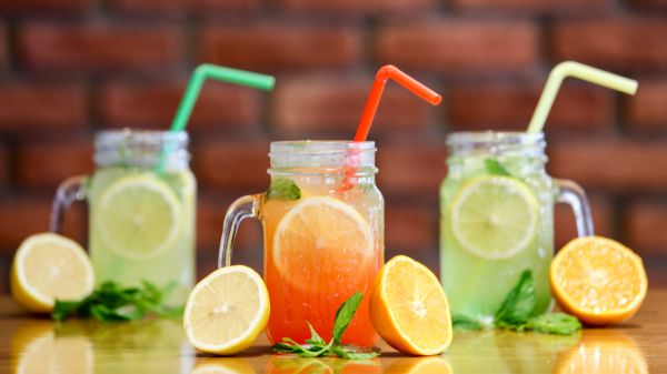 От лимонада до мангового смузи. 6 лучших прохладительных напитков