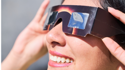 Эксперты рассказали, как отличить фальшивые очки для солнечного затмения