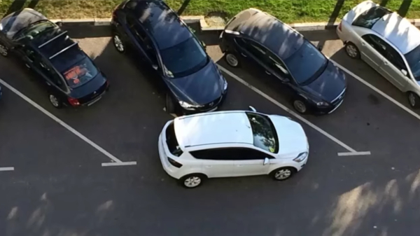 Правила парковки: почему и на сколько оштрафует россиян ГАИ за стоянку во дворе