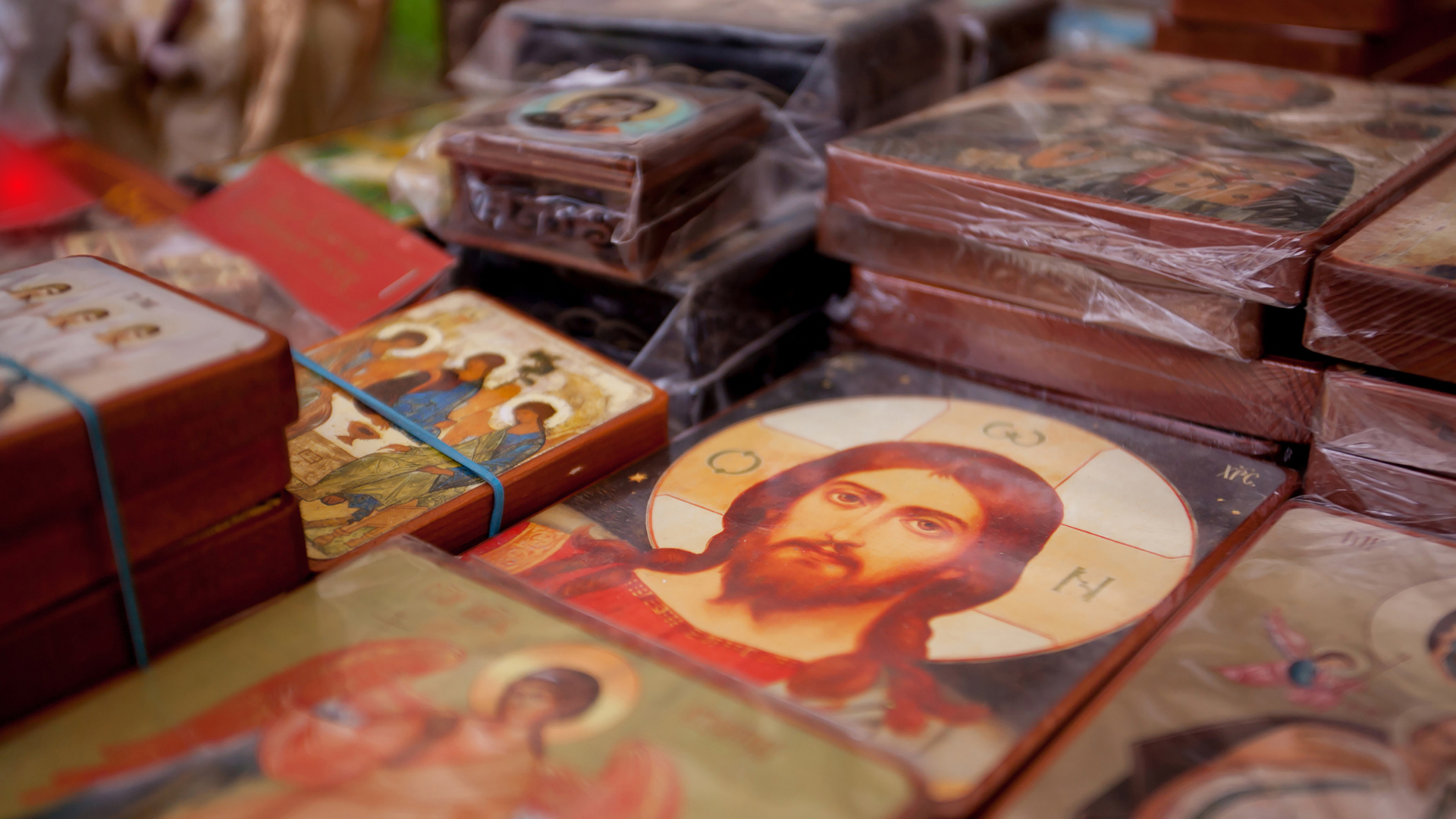 Что грозит россиянину из Рязани, продававшему сатанинские иконы в Интернете