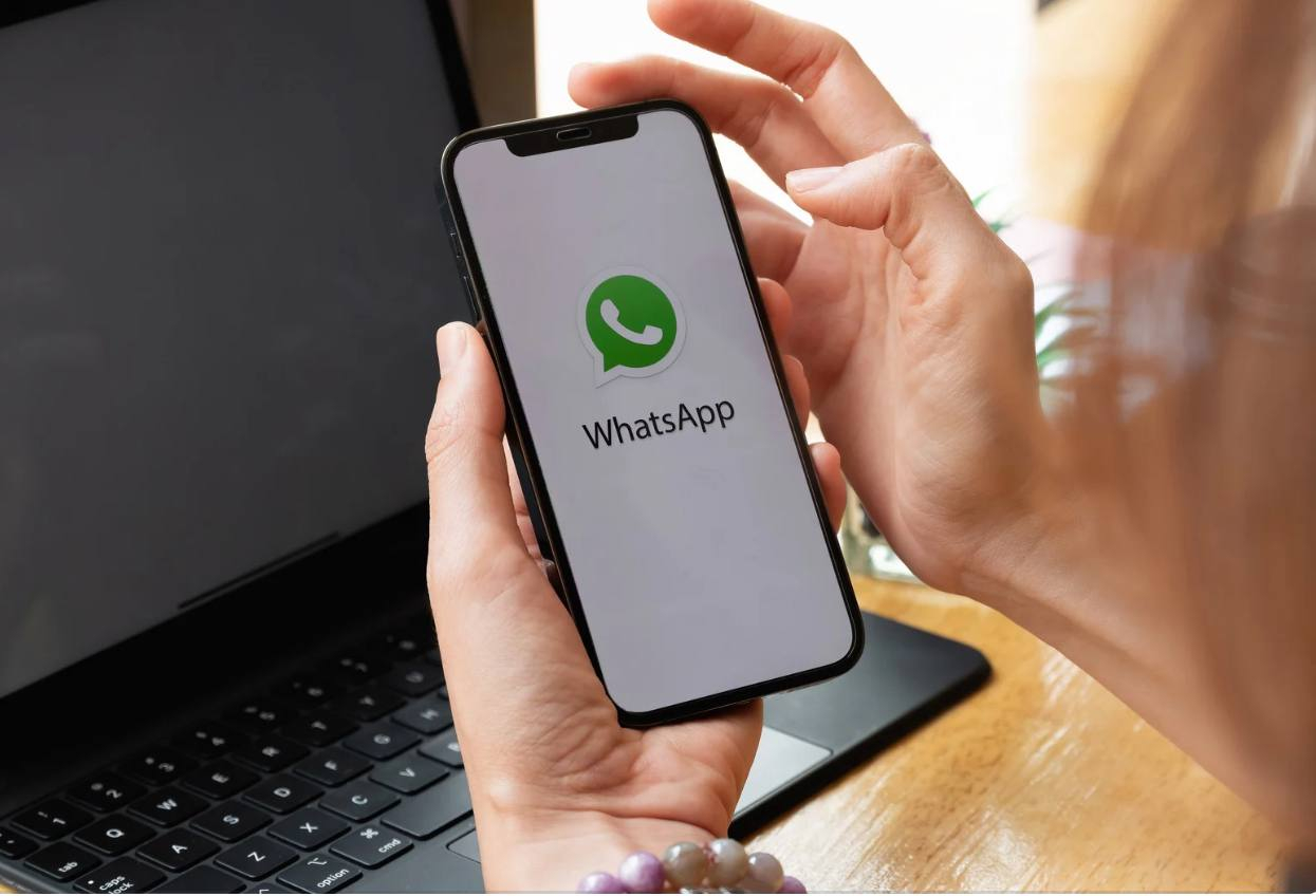 Пользователи WhatsApp смогут лайкать фото в режиме просмотра