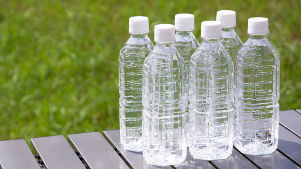 Доктор из Калифорнии обнаружил токсичный секрет пластиковых бутылок