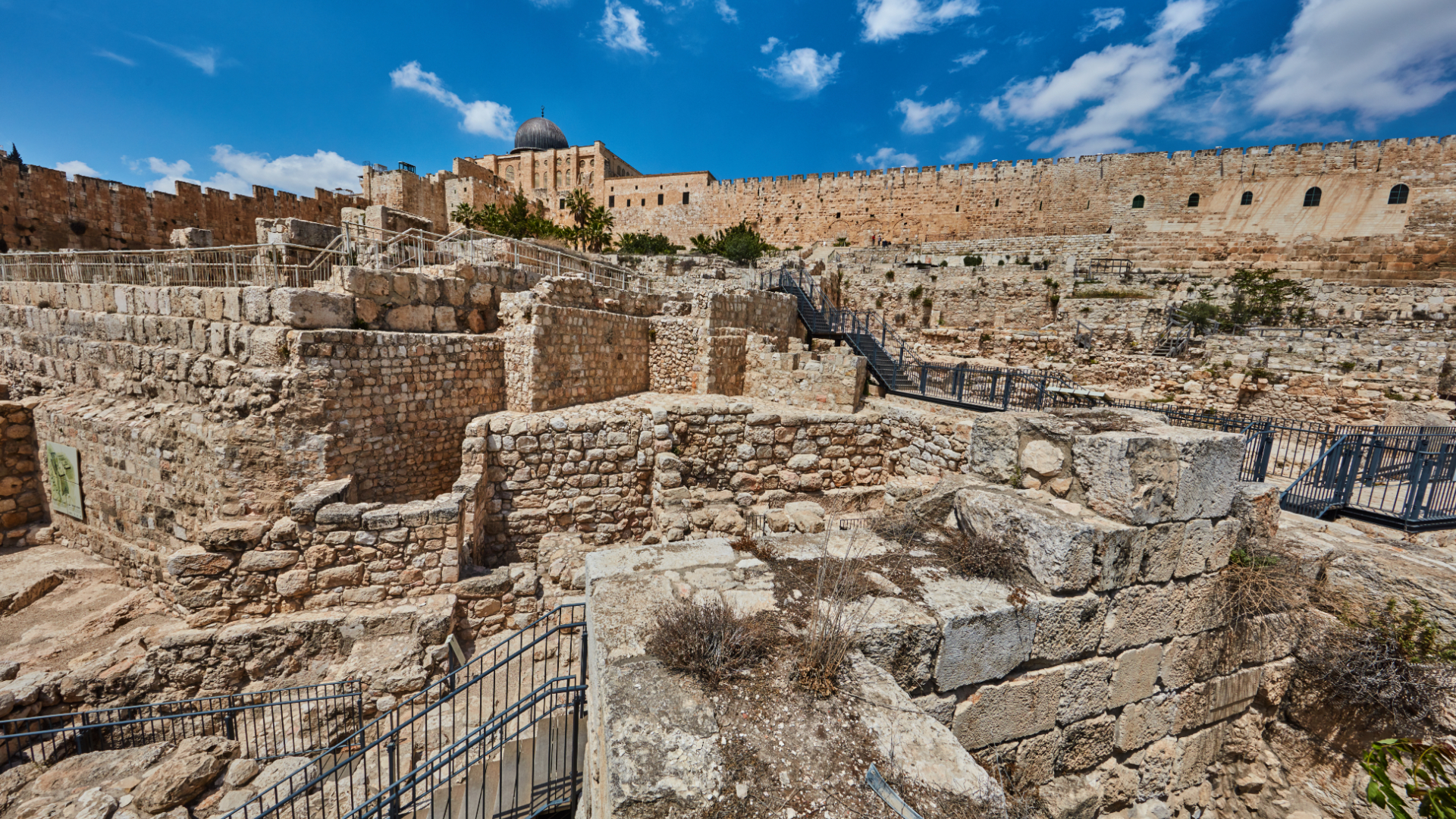 Исследования ученых подтвердили библейский рассказ о стене в Иерусалиме
