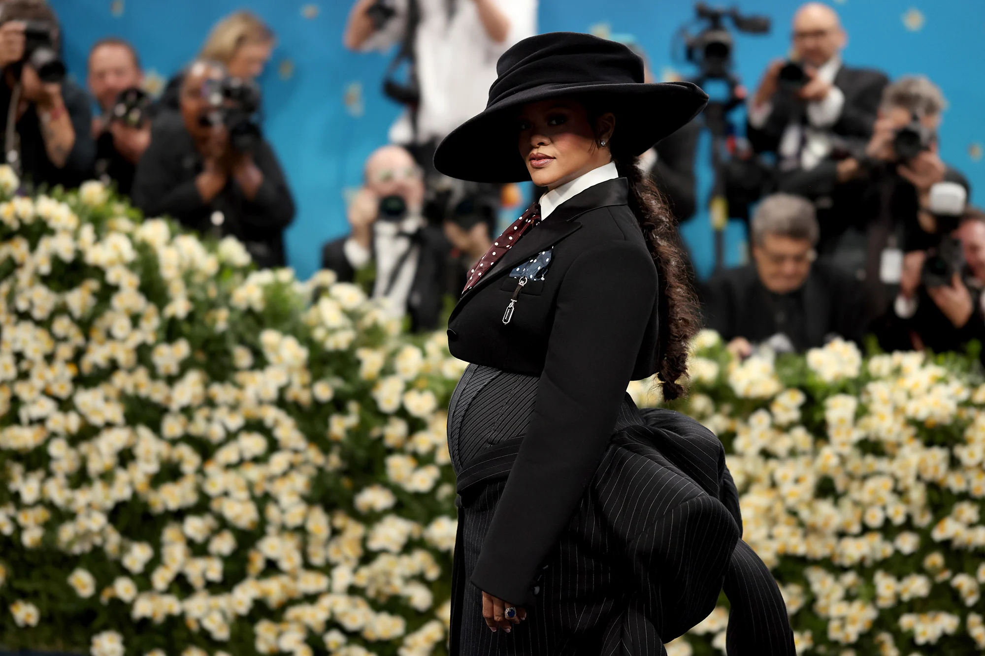 Met Gala 2025 собрала звезд и подняла тему черного дендизма в моде