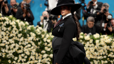 Рианна на Met Gala объявила о третьей беременности