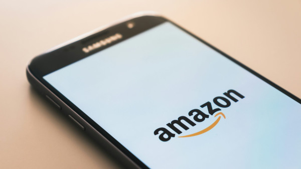 «Нет королям, нет Безосу»: как прошла свадьба основателя Amazon