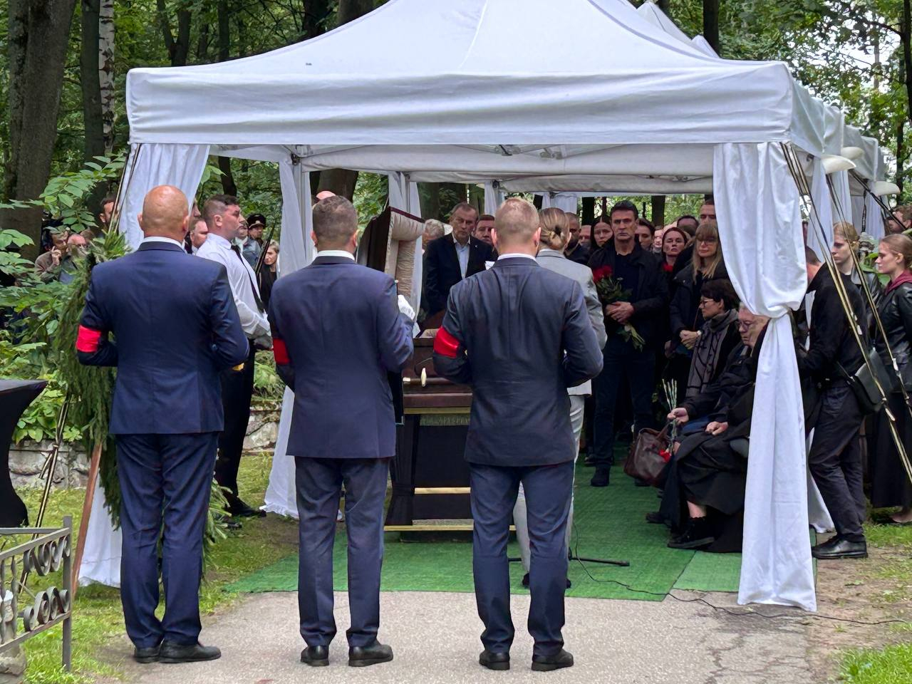 Экс-министра Старовойта похоронили на Смоленском кладбище Петербурга