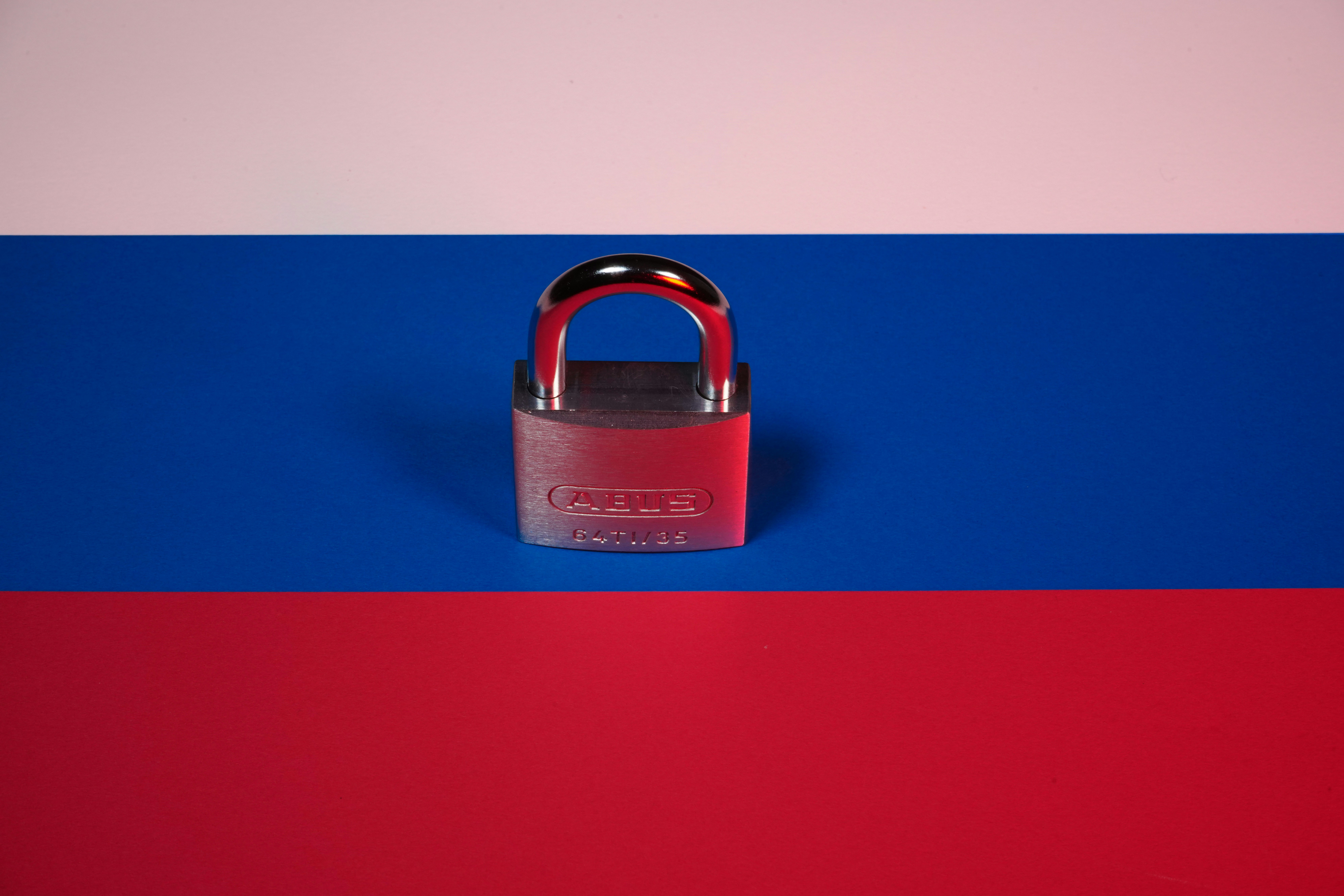Горелкин: нацмессенджер заменит WhatsApp* в России