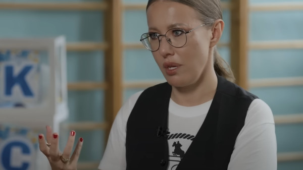 «Ты опять фигню выпустила?»: сын Собчак стал ее главным хейтером