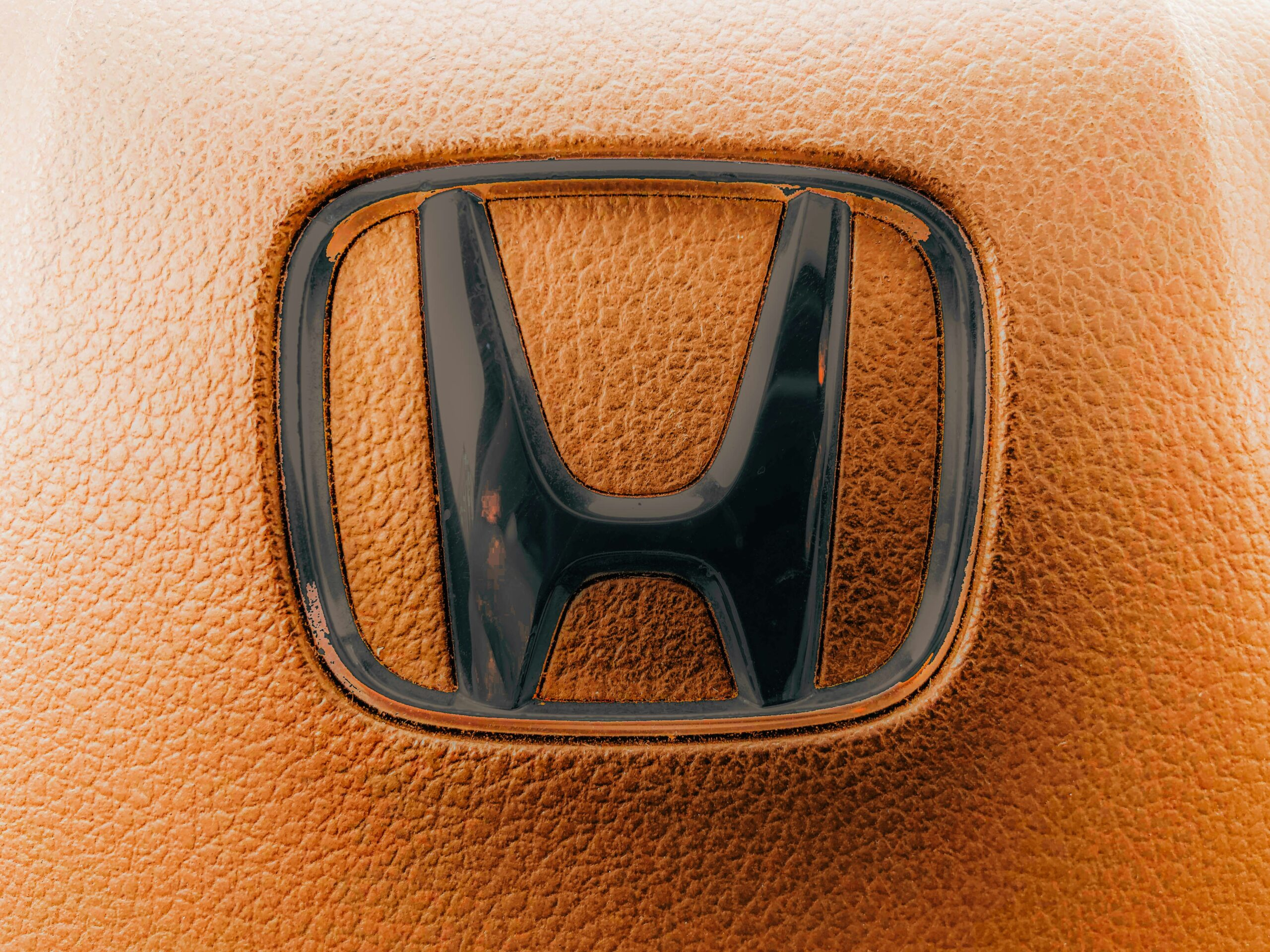 Прибыль Honda упала вдвое из-за американских тарифов