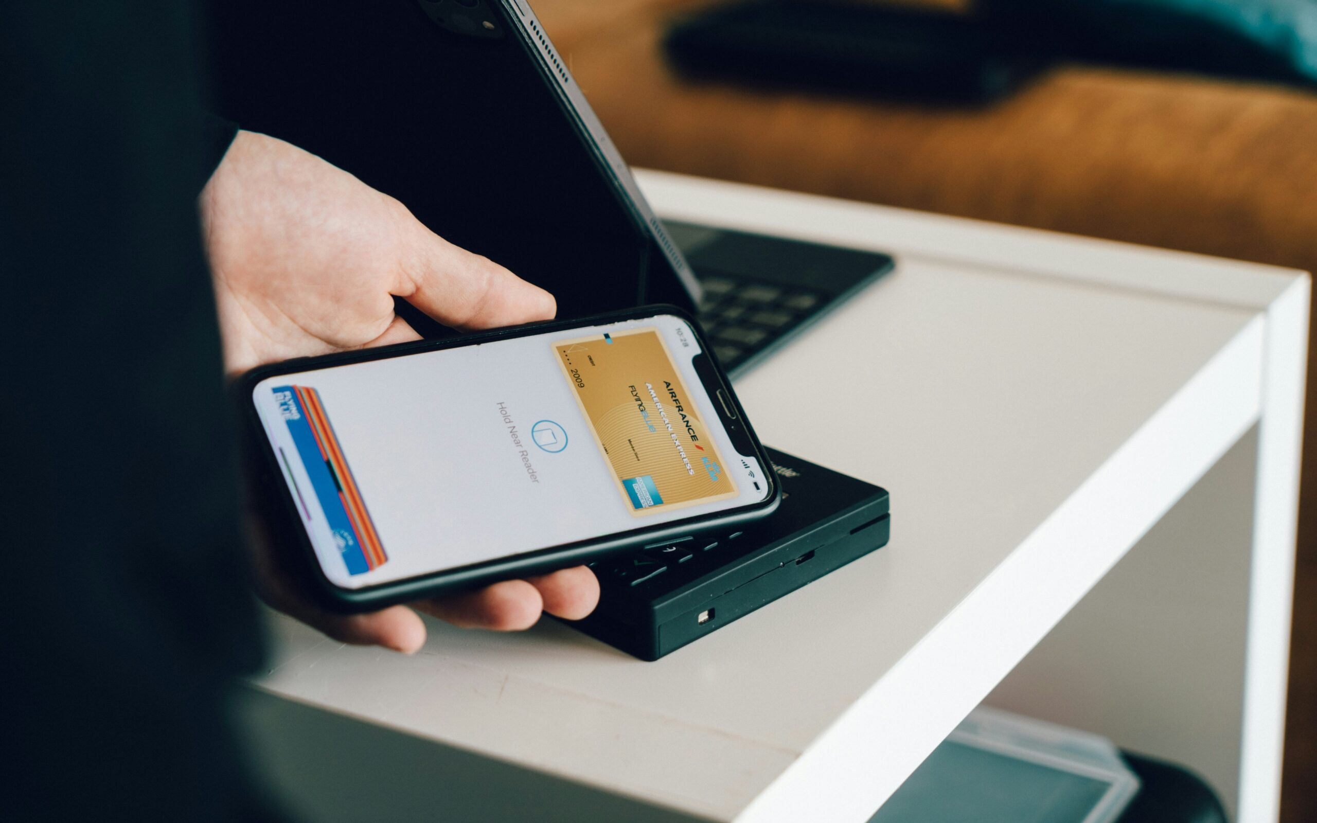 Россияне лишились возможности использовать зарубежные карты в Apple Pay